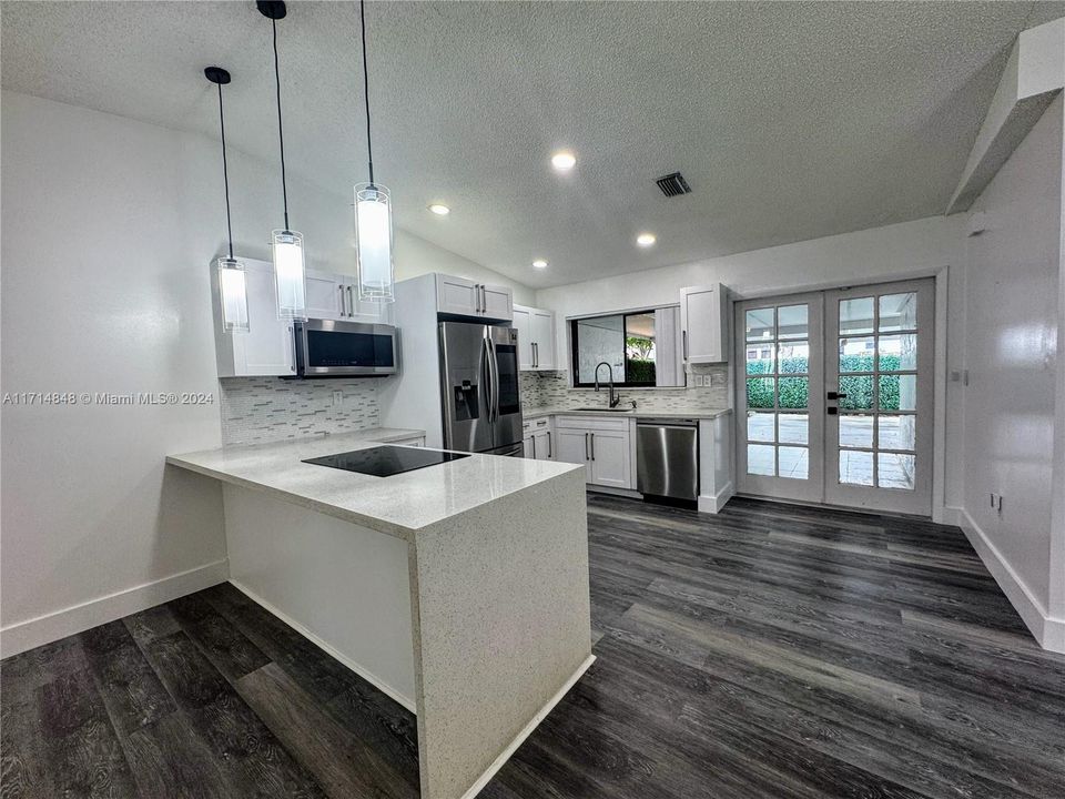 Recientemente alquilado: $3,400 (3 camas, 2 baños, 1248 Pies cuadrados)