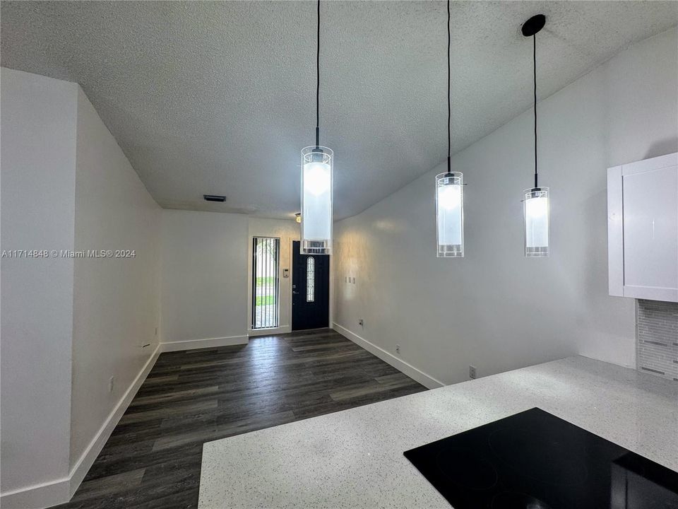 Recientemente alquilado: $3,400 (3 camas, 2 baños, 1248 Pies cuadrados)