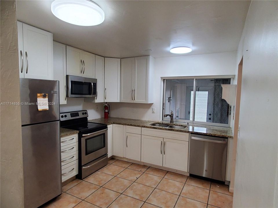 For Rent: $2,000 (2 beds, 2 baths, 1240 Square Feet)