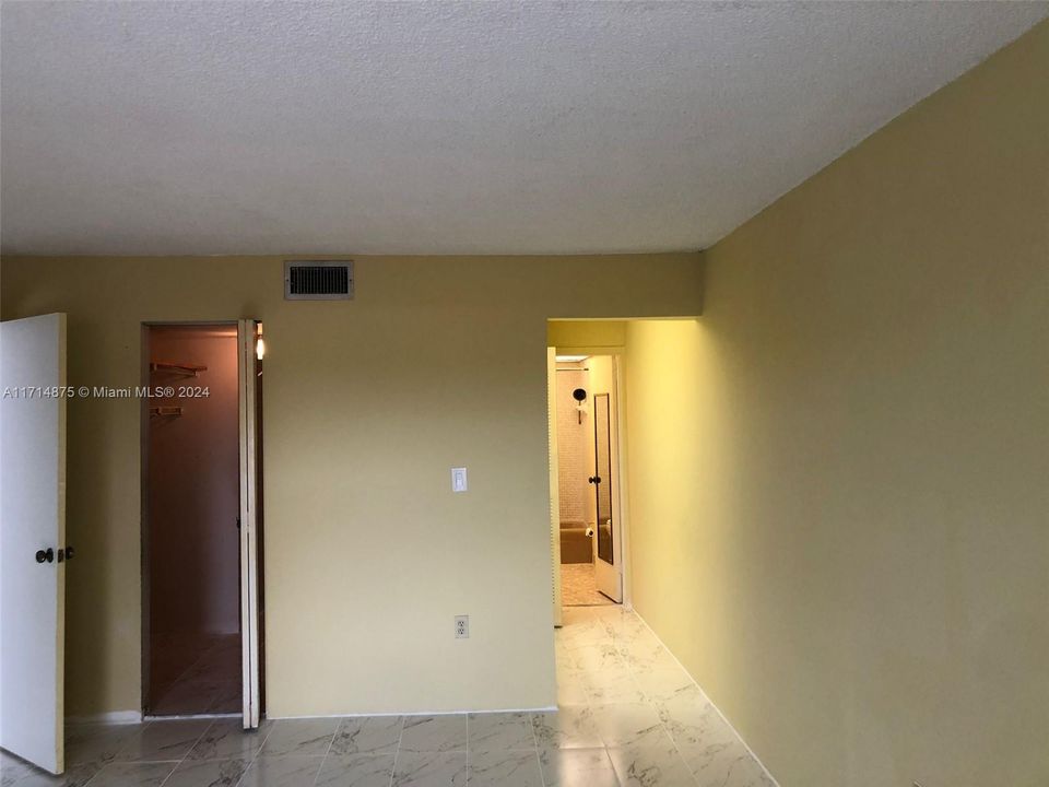 For Rent: $1,700 (1 beds, 2 baths, 760 Square Feet)