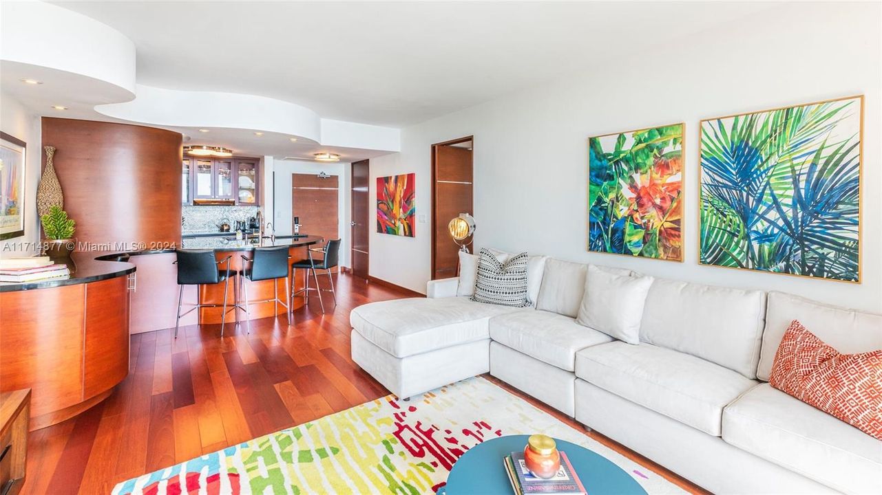 For Sale: $659,000 (1 beds, 2 baths, 693 Square Feet)