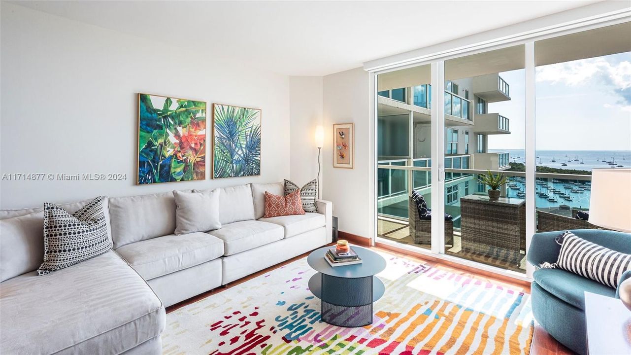 For Sale: $659,000 (1 beds, 2 baths, 693 Square Feet)