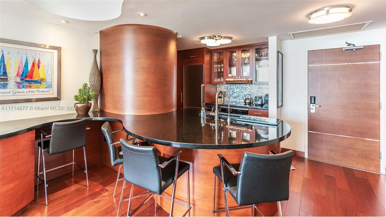 For Sale: $659,000 (1 beds, 2 baths, 693 Square Feet)