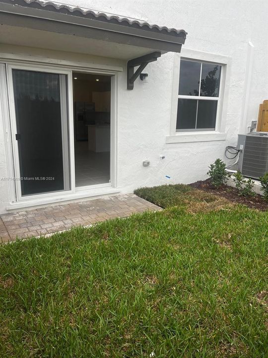 For Rent: $3,850 (4 beds, 2 baths, 1828 Square Feet)