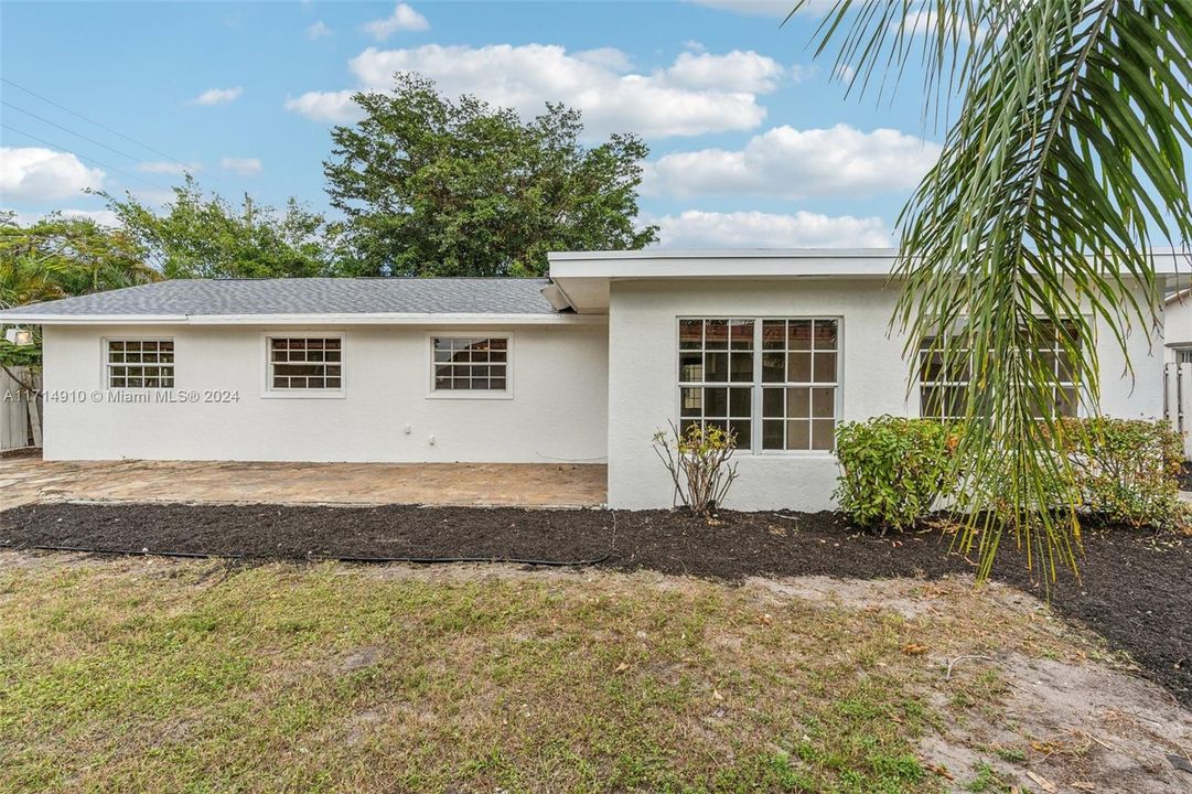 For Sale: $479,900 (4 beds, 2 baths, 1628 Square Feet)