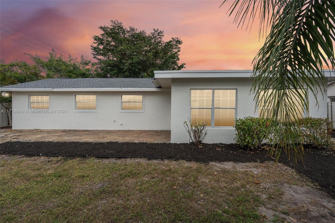 For Sale: $479,900 (4 beds, 2 baths, 1628 Square Feet)