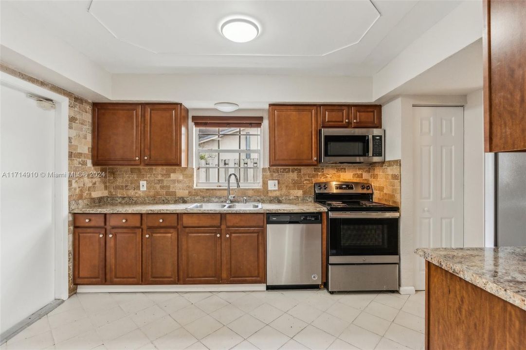 For Sale: $479,900 (4 beds, 2 baths, 1628 Square Feet)