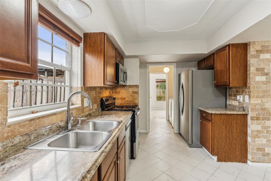 For Sale: $479,900 (4 beds, 2 baths, 1628 Square Feet)