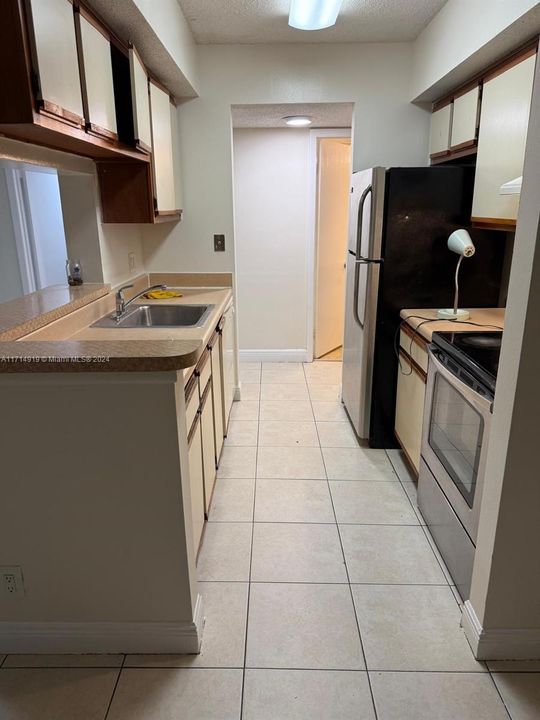 For Rent: $1,890 (2 beds, 1 baths, 835 Square Feet)