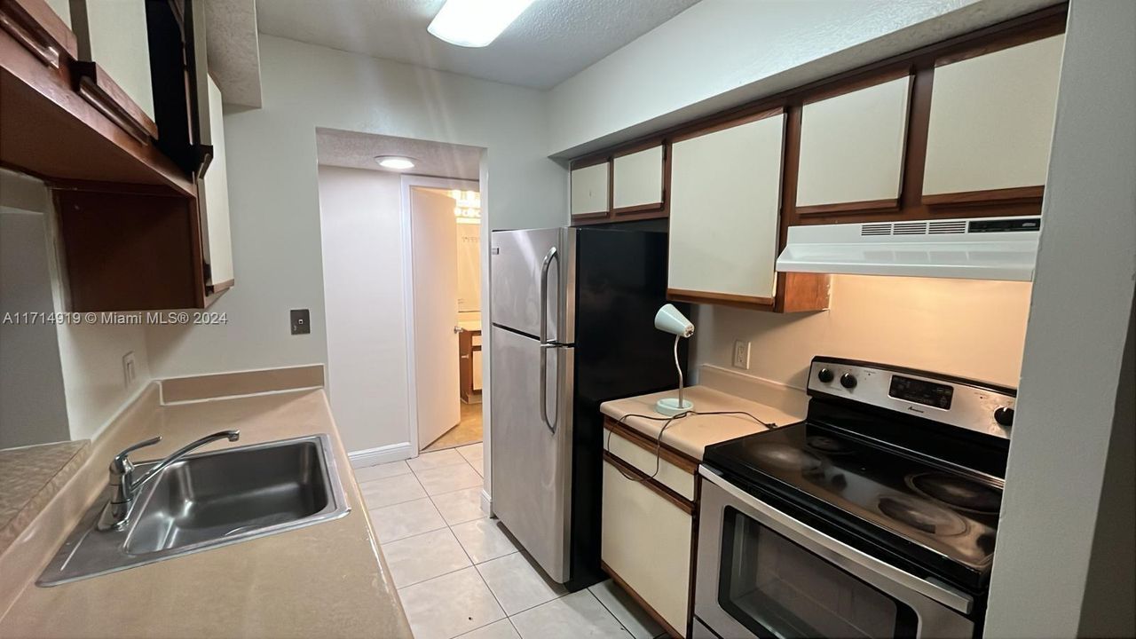 For Rent: $1,890 (2 beds, 1 baths, 835 Square Feet)