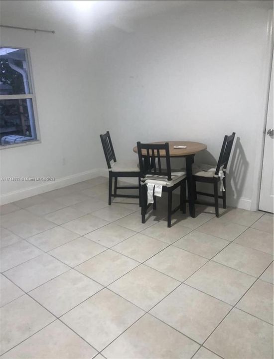 For Rent: $1,200 (1 beds, 1 baths, 2031 Square Feet)