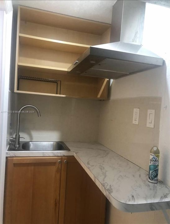 For Rent: $1,200 (1 beds, 1 baths, 2031 Square Feet)