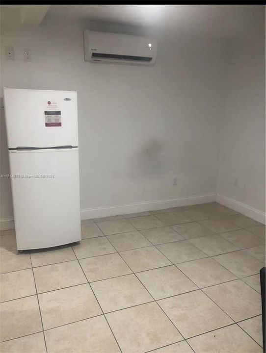 For Rent: $1,200 (1 beds, 1 baths, 2031 Square Feet)