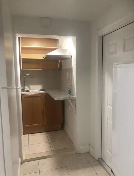 For Rent: $1,200 (1 beds, 1 baths, 2031 Square Feet)