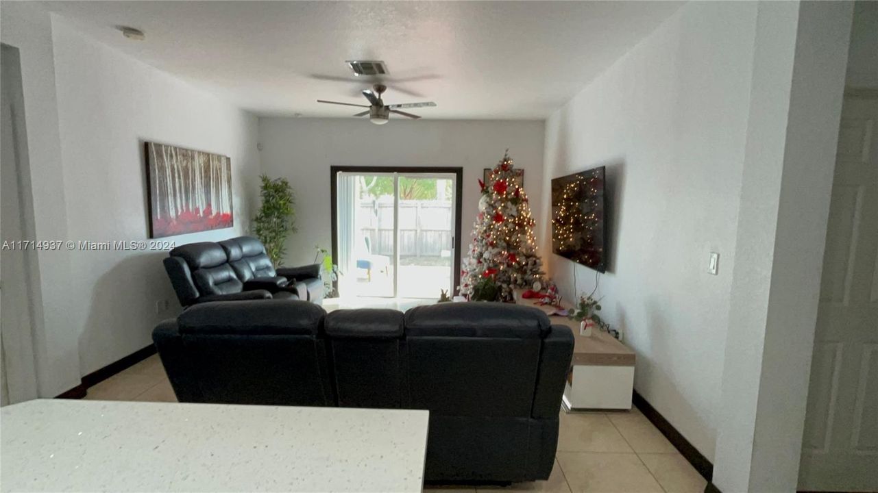 For Rent: $3,200 (3 beds, 2 baths, 1621 Square Feet)