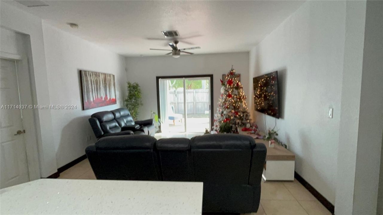 For Rent: $3,200 (3 beds, 2 baths, 1621 Square Feet)