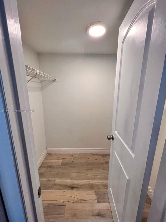 For Rent: $1,800 (1 beds, 1 baths, 741 Square Feet)