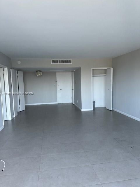 For Rent: $3,100 (1 beds, 1 baths, 910 Square Feet)