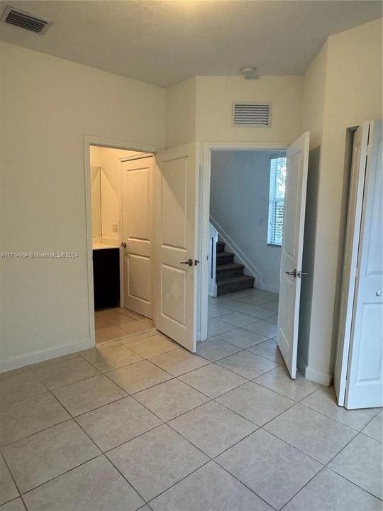 For Rent: $2,600 (3 beds, 3 baths, 1341 Square Feet)