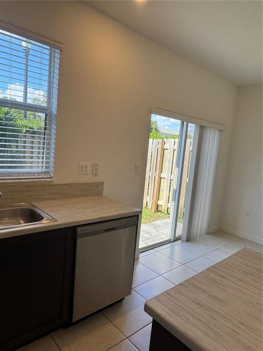 For Rent: $2,600 (3 beds, 3 baths, 1341 Square Feet)