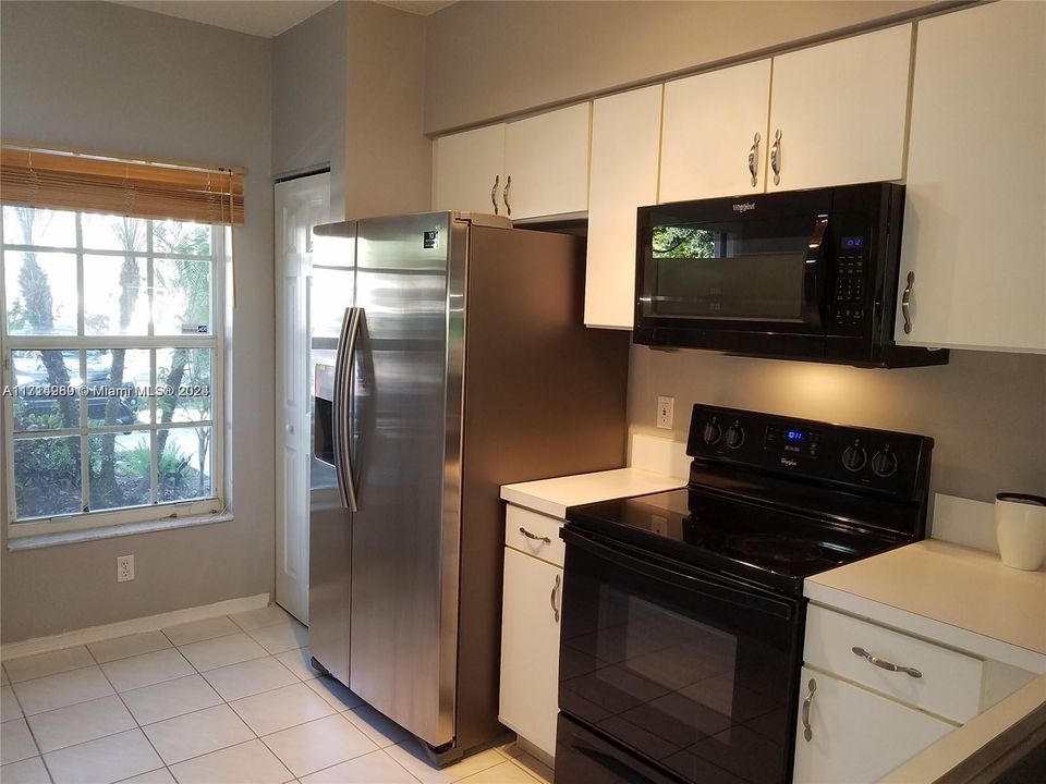 For Sale: $375,000 (2 beds, 2 baths, 1110 Square Feet)