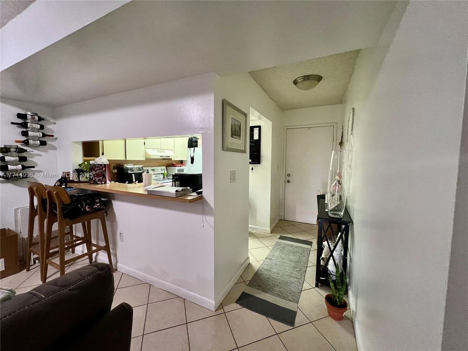 For Rent: $2,160 (2 beds, 1 baths, 773 Square Feet)