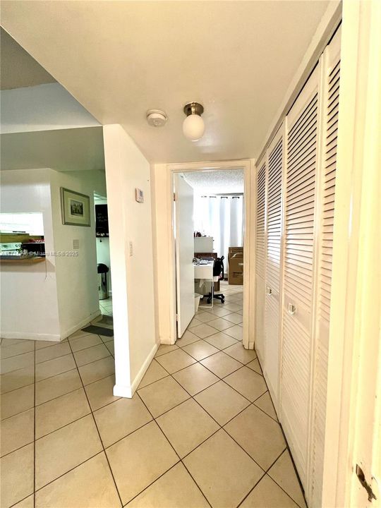 For Rent: $2,160 (2 beds, 1 baths, 773 Square Feet)