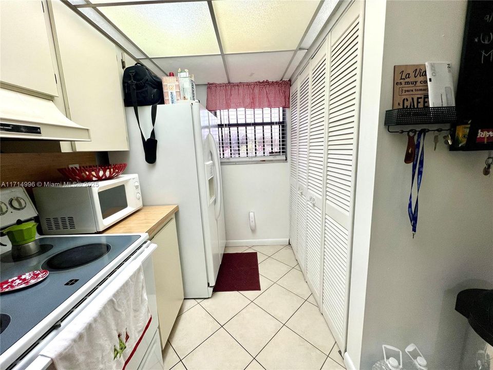 For Rent: $2,160 (2 beds, 1 baths, 773 Square Feet)