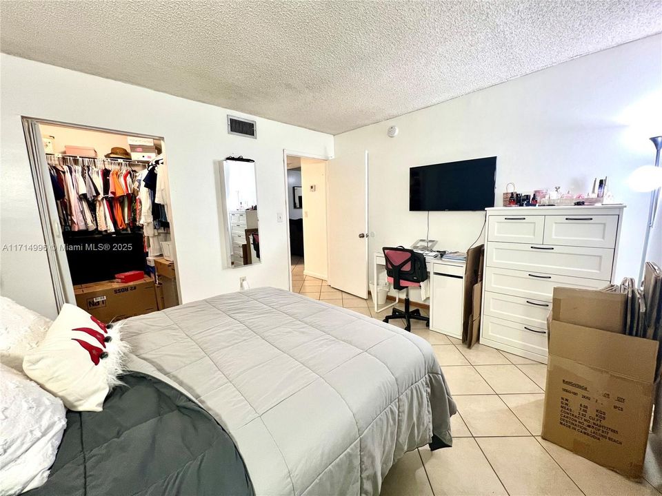 For Rent: $2,160 (2 beds, 1 baths, 773 Square Feet)