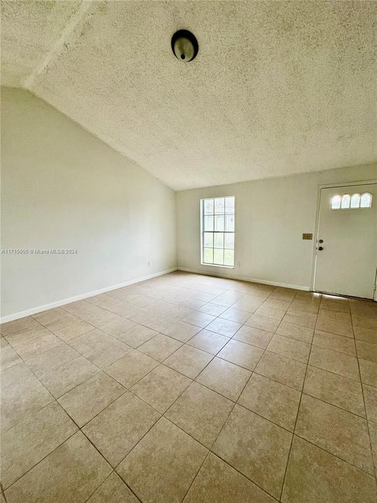 For Rent: $2,800 (2 beds, 2 baths, 991 Square Feet)