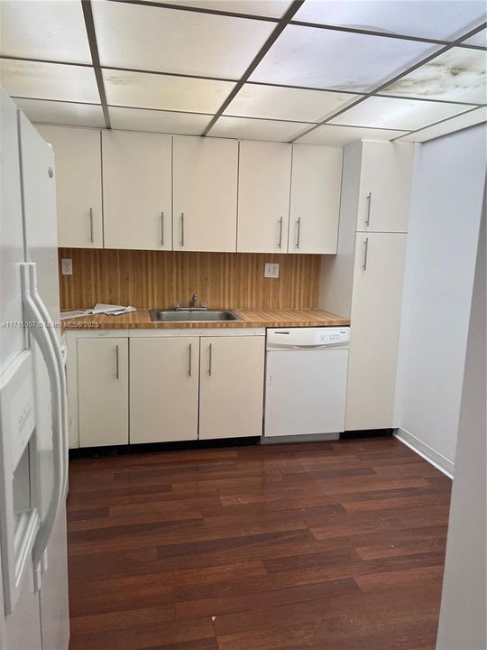 For Rent: $2,150 (1 beds, 1 baths, 1060 Square Feet)