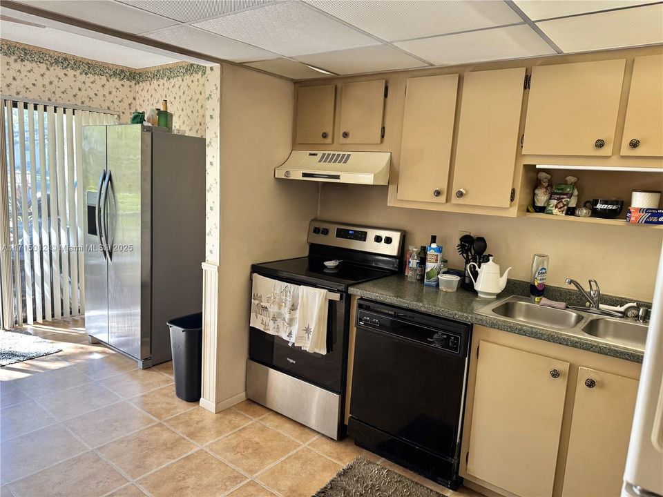 For Sale: $180,000 (2 beds, 2 baths, 1050 Square Feet)