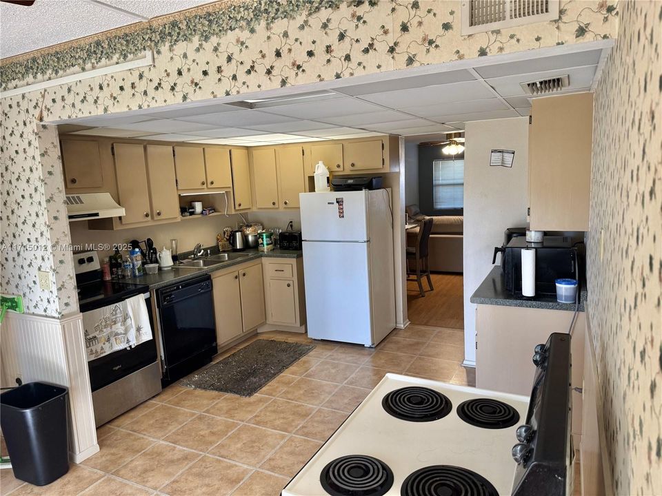 For Sale: $180,000 (2 beds, 2 baths, 1050 Square Feet)