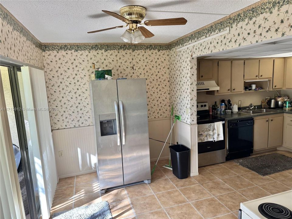 For Sale: $180,000 (2 beds, 2 baths, 1050 Square Feet)