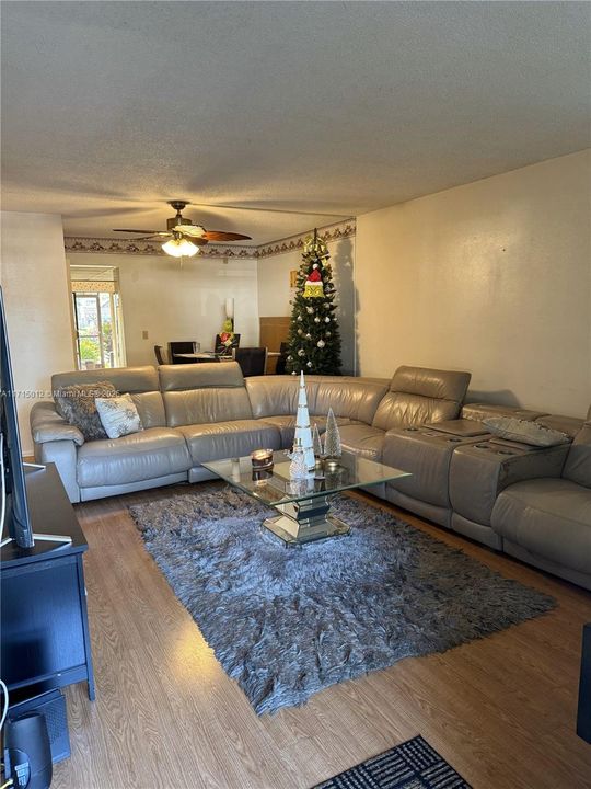 For Sale: $180,000 (2 beds, 2 baths, 1050 Square Feet)