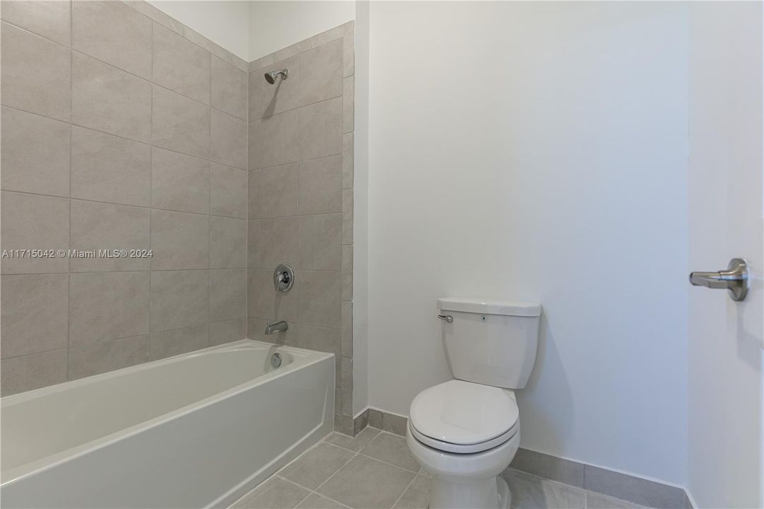 For Rent: $3,550 (3 beds, 3 baths, 3139 Square Feet)