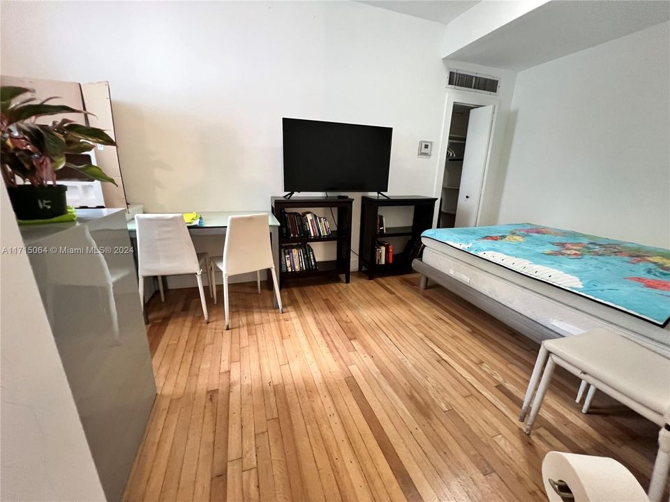 En Venta: $345,000 (2 camas, 2 baños, 643 Pies cuadrados)