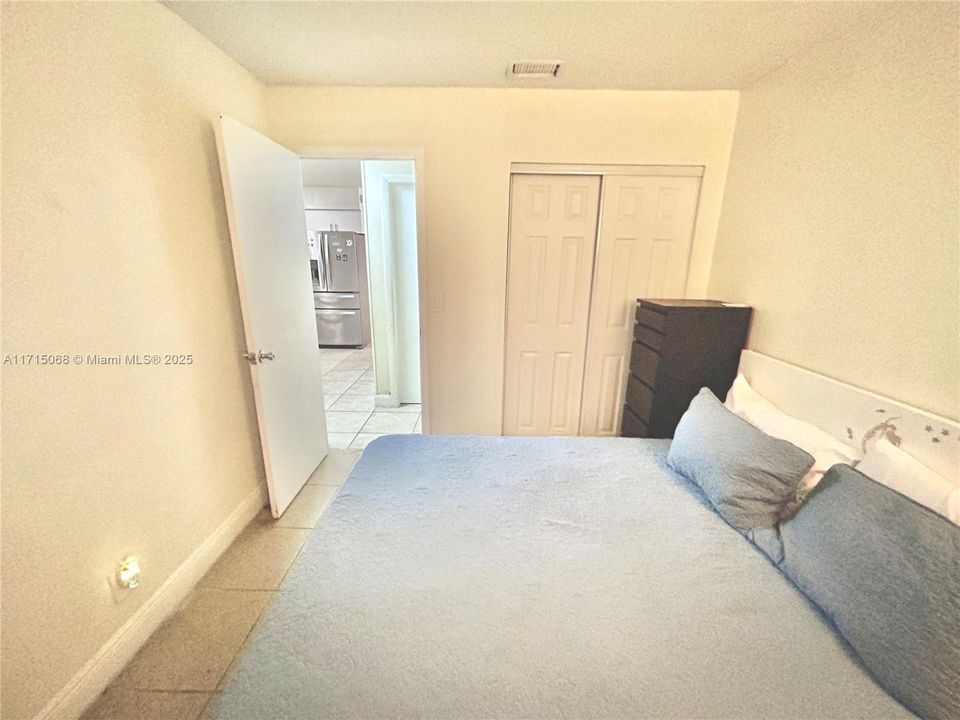 合同活跃: $3,200 (3 贝兹, 2 浴室, 1133 平方英尺)