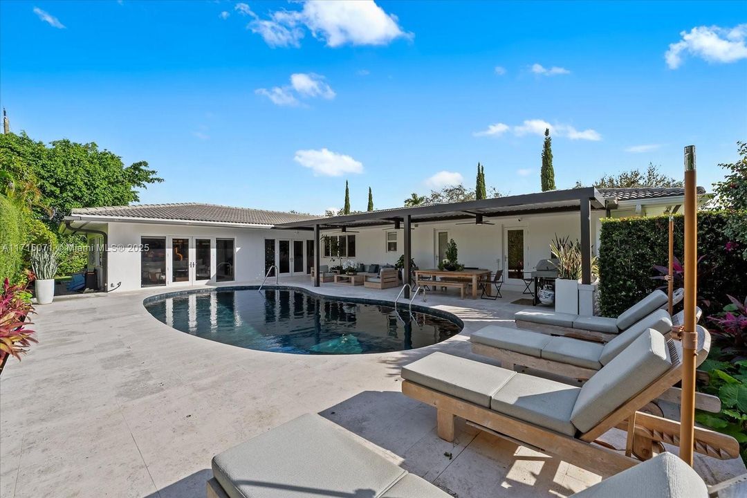 最近租的: $17,000 (3 贝兹, 3 浴室, 2552 平方英尺)