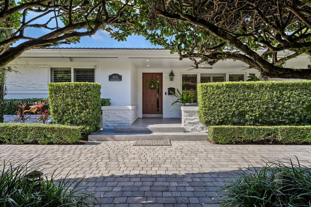 最近租的: $17,000 (3 贝兹, 3 浴室, 2552 平方英尺)