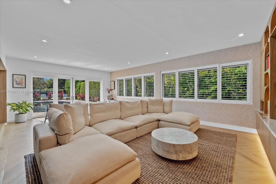 最近租的: $17,000 (3 贝兹, 3 浴室, 2552 平方英尺)