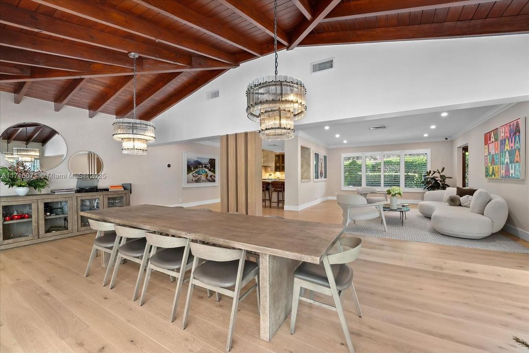 最近租的: $17,000 (3 贝兹, 3 浴室, 2552 平方英尺)