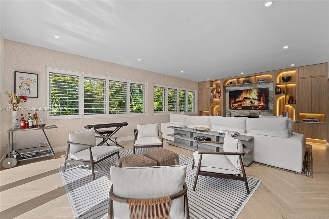 最近租的: $17,000 (3 贝兹, 3 浴室, 2552 平方英尺)