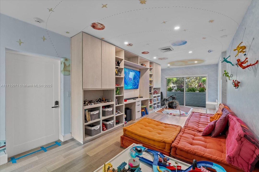 最近租的: $17,000 (3 贝兹, 3 浴室, 2552 平方英尺)