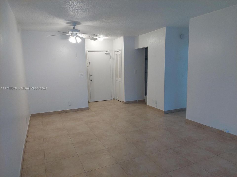 For Rent: $1,975 (1 beds, 1 baths, 640 Square Feet)