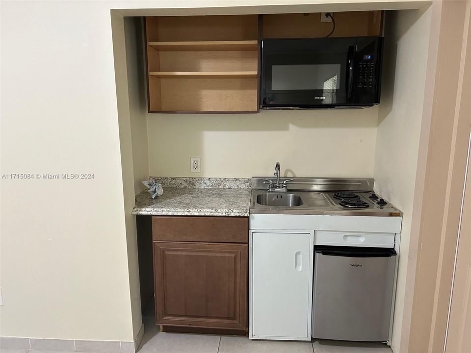 For Rent: $1,300 (1 beds, 1 baths, 0 Square Feet)