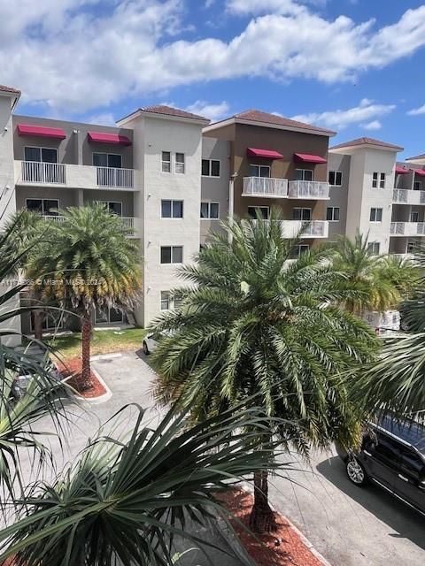 For Rent: $2,150 (2 beds, 2 baths, 809 Square Feet)