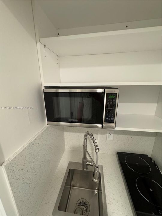 For Rent: $1,600 (1 beds, 1 baths, 1968 Square Feet)