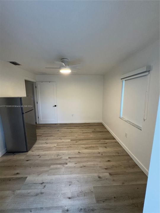 For Rent: $1,600 (1 beds, 1 baths, 1968 Square Feet)