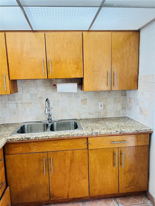 For Rent: $1,850 (1 beds, 1 baths, 768 Square Feet)